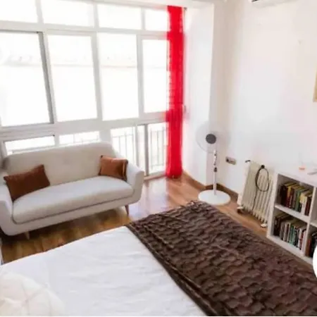 Bright 2 Bedroom Apartment *