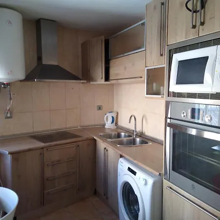 Bright 2 Bedroom Apartment *